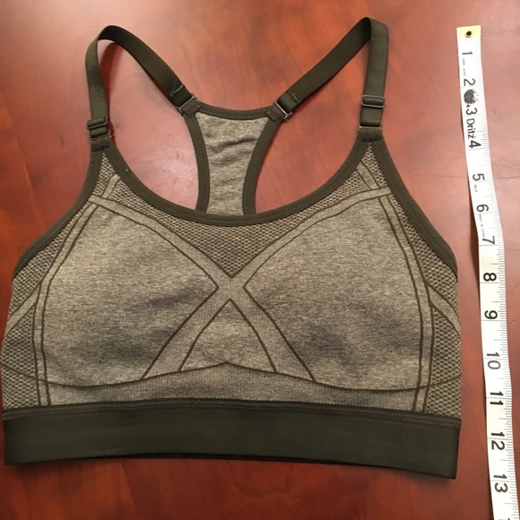 Athletic Works workout top with removable pads in bra section - Picture 2 of 8